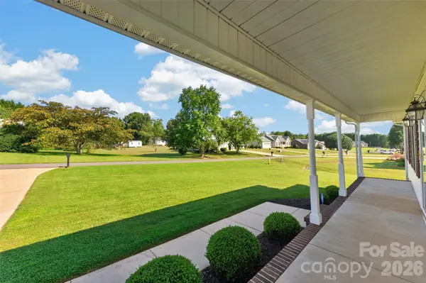 4405 Claralee LN, Hickory, NC 28602