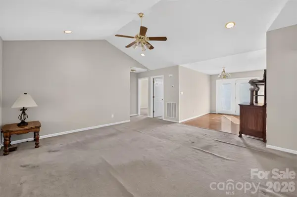 4405 Claralee LN, Hickory, NC 28602