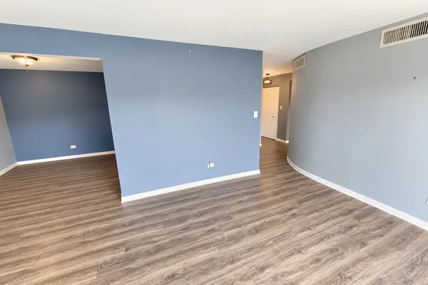 2300 Old Tavern RD #203, Lisle, IL 60532
