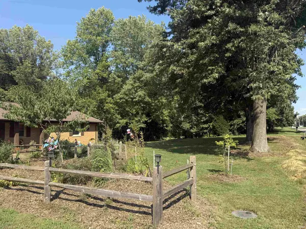 7162 Upton RD, Mount Vernon, IN 47620