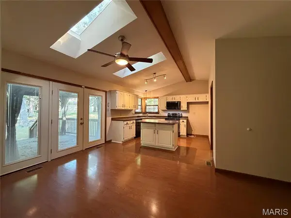 1599 Paradise Valley DR, High Ridge, MO 63049
