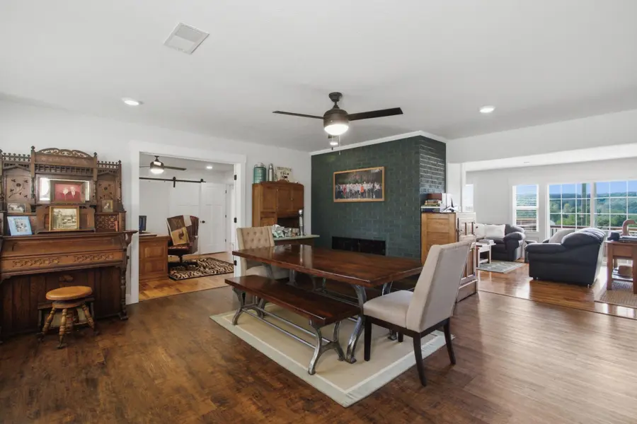 14103 Beeler RD, Cabool, MO 65689