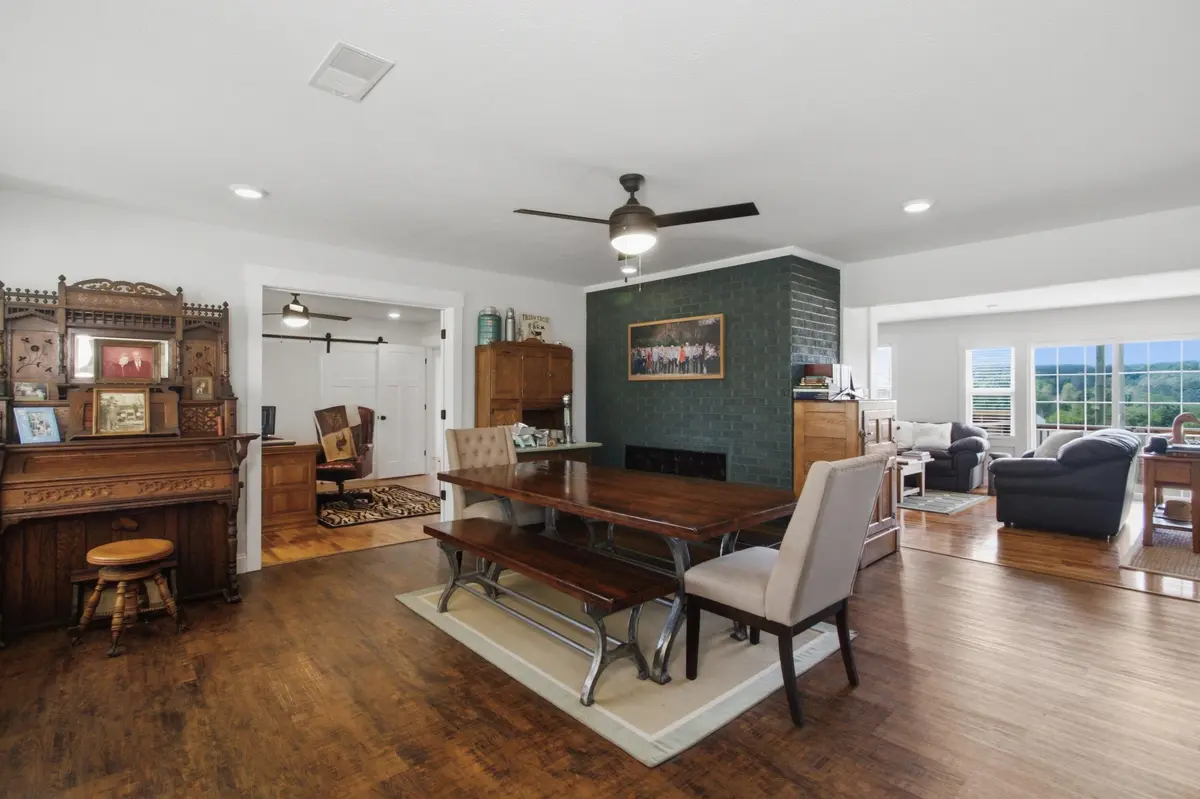 14103 Beeler RD, Cabool, MO 65689