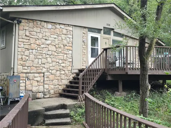 506 NE 114th TER, Kansas City, MO 64155