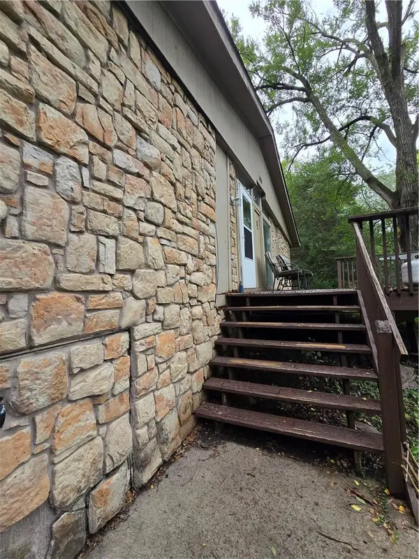 506 NE 114th TER, Kansas City, MO 64155