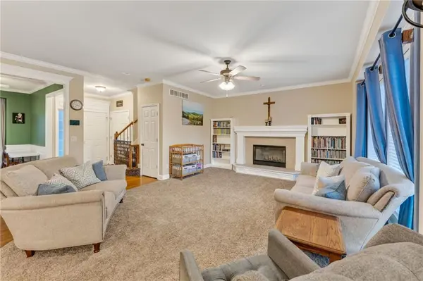 1100 Silverleaf LN, Liberty, MO 64068