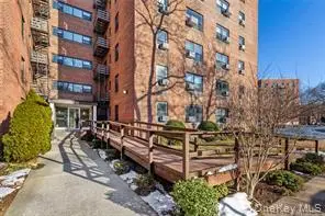213-02 73rd AVE #4D, Bayside, NY 11364