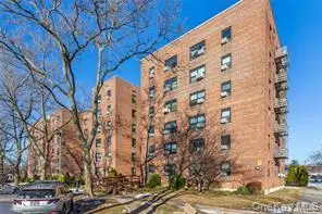 213-02 73rd AVE #4D, Bayside, NY 11364