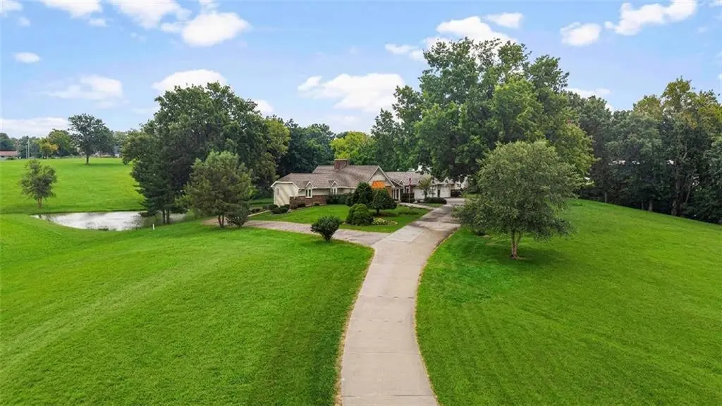 2303 Lynn RD, Excelsior Springs, MO 64024