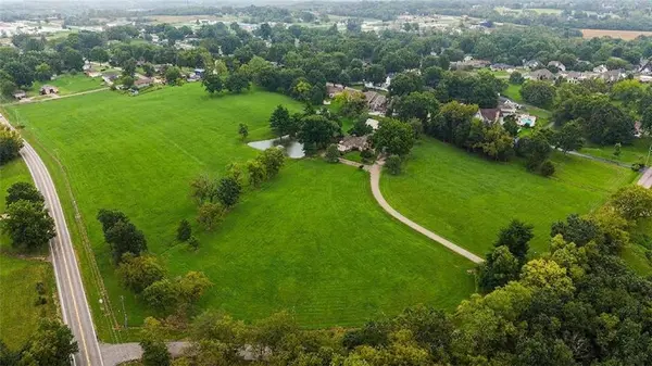2303 Lynn RD, Excelsior Springs, MO 64024