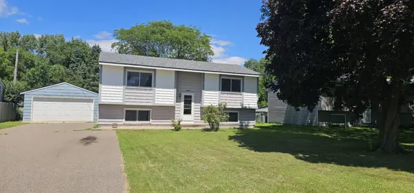 3640 Flowerfield RD,  Circle Pines,  MN 55014