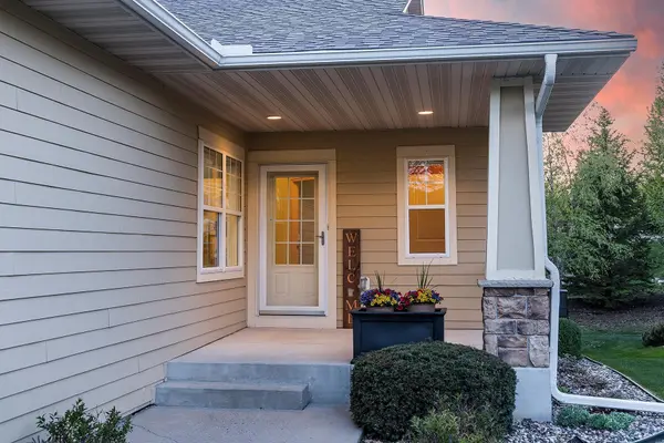 1706 Alphon DR, Victoria, MN 55386