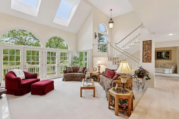 3140 Burr Oak CIR, Chaska, MN 55318