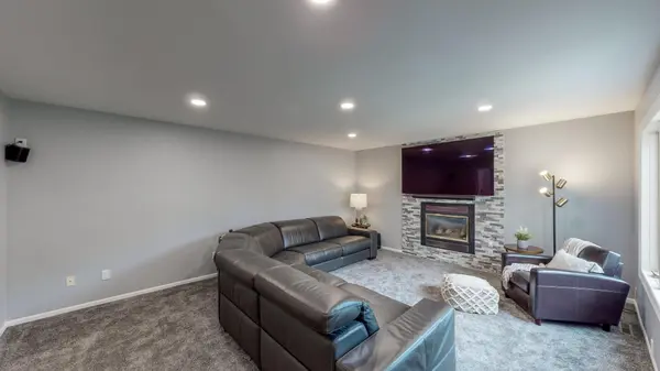 5810 Edelweiss LN NW, Rochester, MN 55901