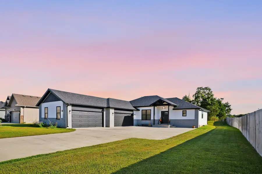 528 Fox Creek RD, Rogersville, MO 65742