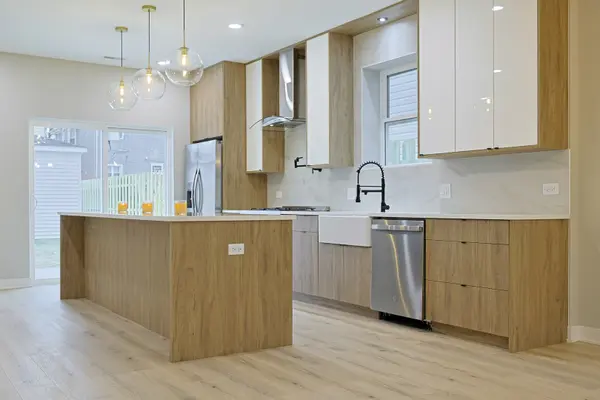 5837 W Iowa ST, Chicago, IL 60651