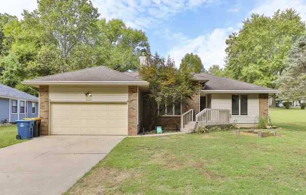 5705 S Honeysuckle LN, Battlefield, MO 65619
