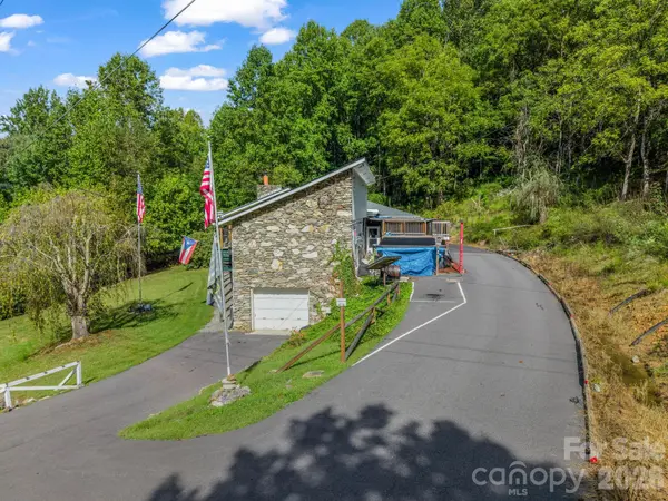 48 Roberts Cove RD, Weaverville, NC 28787