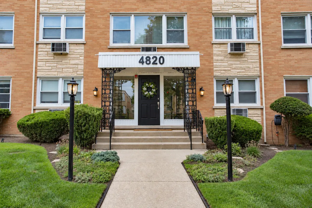 4820 W CONRAD ST #106, Skokie, IL 60077