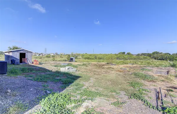469 Rancho Linda DR, Lockhart, TX 78644