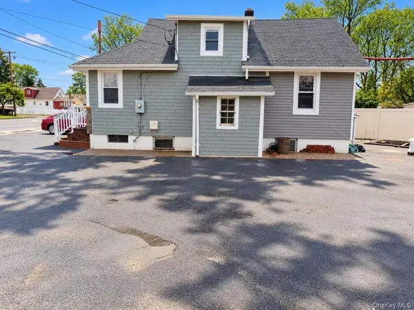 704 Newbridge RD, North Bellmore, NY 11710