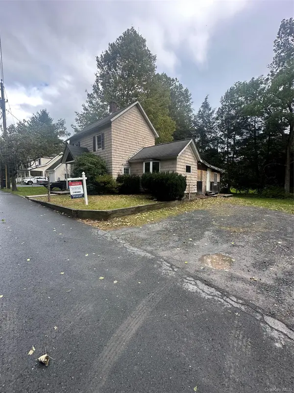 23 McCune PL, Wurtsboro, NY 12790