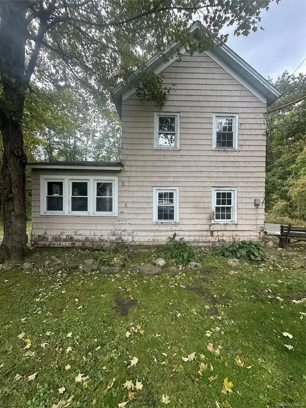 23 McCune PL, Wurtsboro, NY 12790