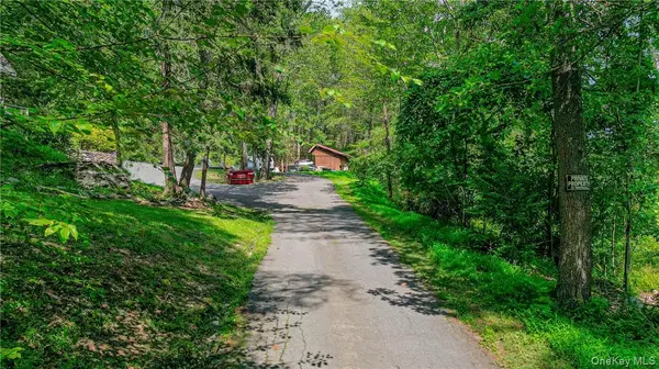 20 Rustic Hills RD, Westbrookville, NY 12785