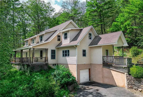 20 Rustic Hills RD, Westbrookville, NY 12785