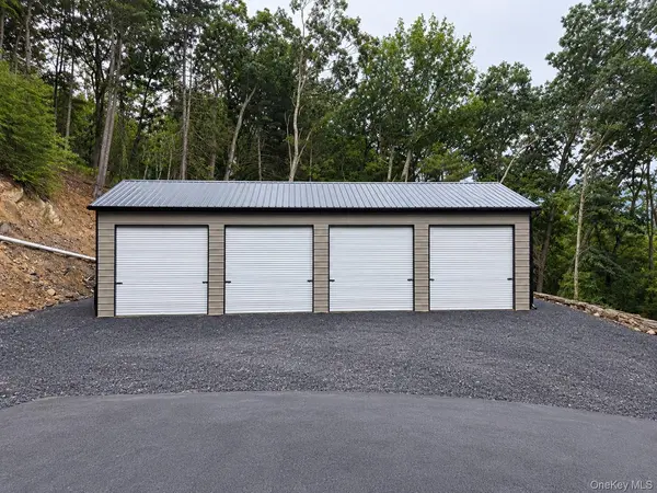 20 Rustic Hills RD, Westbrookville, NY 12785