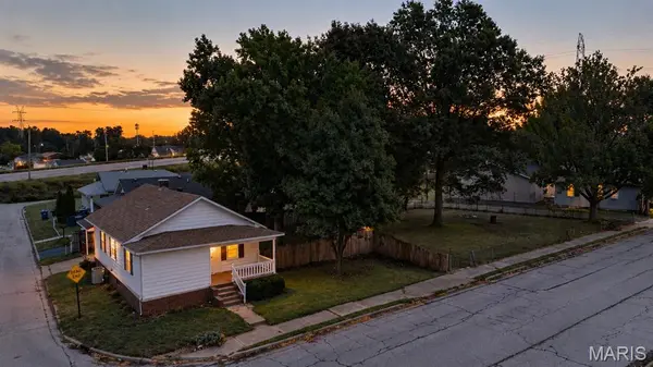 437 Short AVE, Wood River, IL 62095