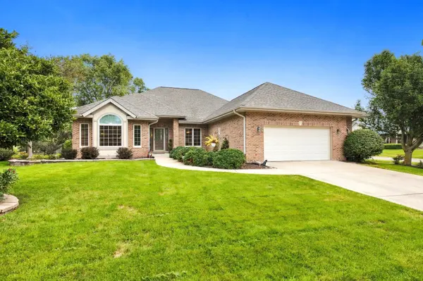 781 Arrowhead DR, Yorkville, IL 60560