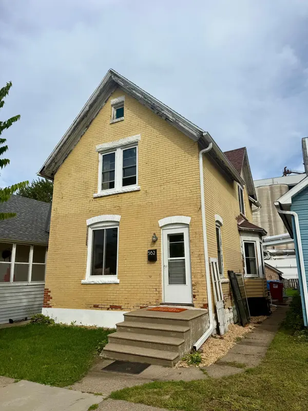 562 W 4th ST, Winona, MN 55987