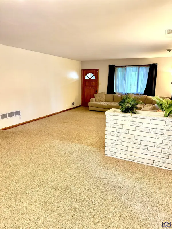 1934 NW Fillmore ST, Topeka, KS 66608