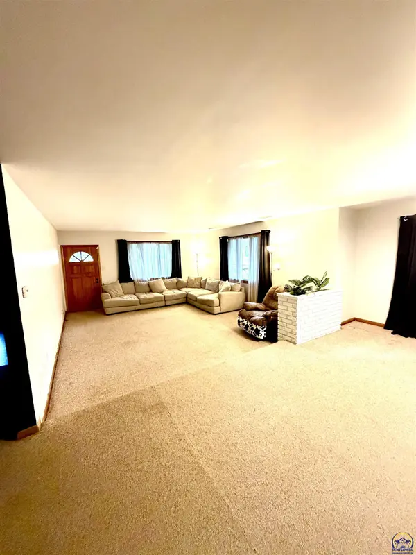 1934 NW Fillmore ST, Topeka, KS 66608