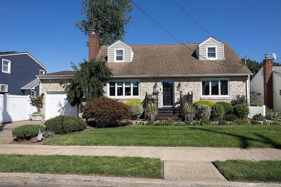 169 Doris AVE, Franklin Square, NY 11010