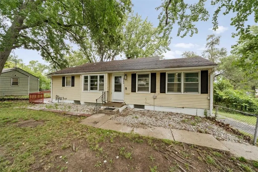 9800 Plymouth LN, Raytown, MO 64133