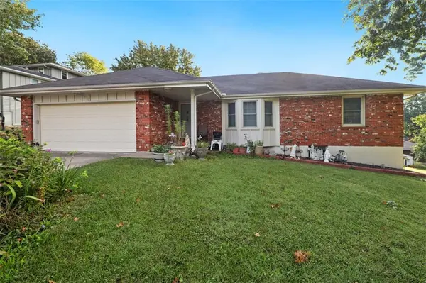 5909 N Broadway ST, Gladstone, MO 64118