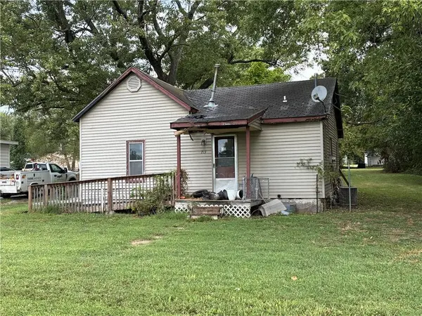 713 E Jefferson ST, Clinton, MO 64788