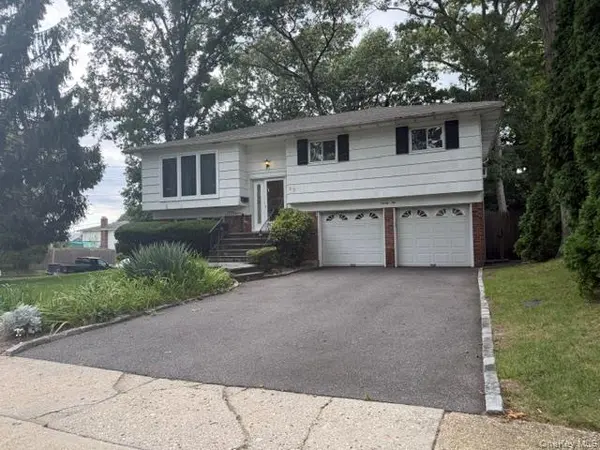 22 cedar ST, Syosset, NY 11791