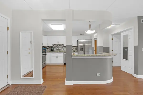 720 Creekside DR #303, Mount Prospect, IL 60056