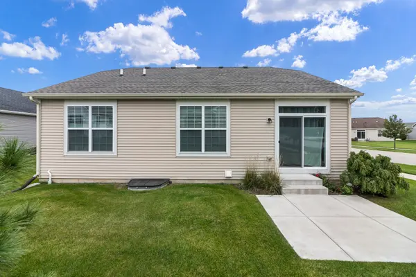 9135 Nash CT, Huntley, IL 60142