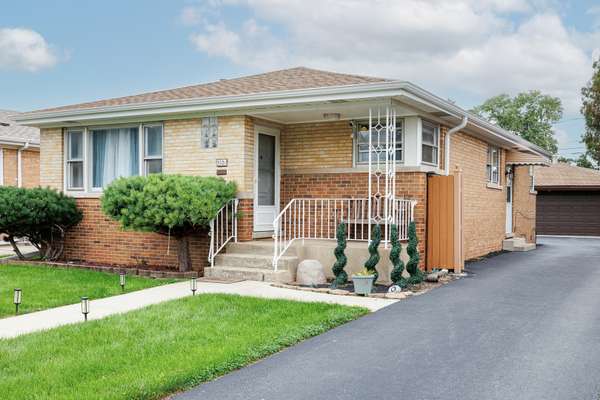 3521 Sarah ST, Franklin Park, IL 60131