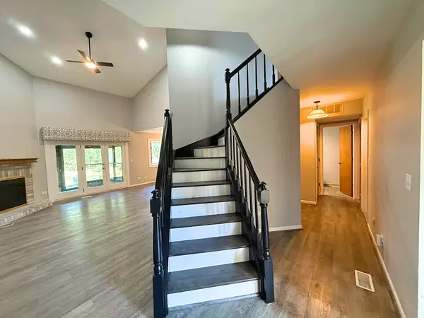 1661 Carmel CT, Hoffman Estates, IL 60169