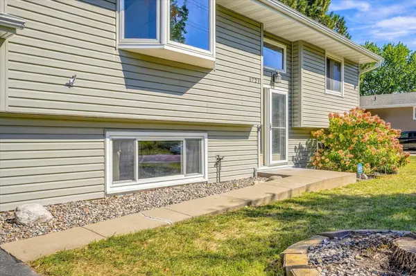 1721 Deerwood DR, Eagan, MN 55122