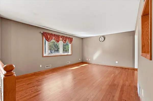 1721 Deerwood DR, Eagan, MN 55122