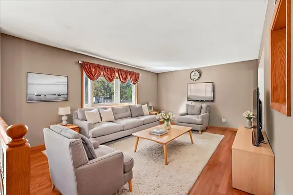 1721 Deerwood DR, Eagan, MN 55122