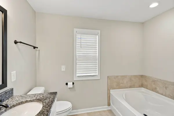 201 Kildeer Dr, Clarksville, TN 37040