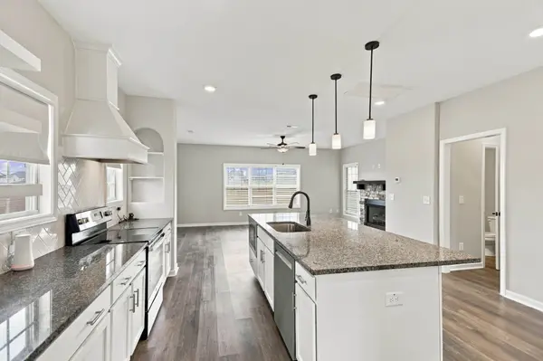 201 Kildeer Dr, Clarksville, TN 37040