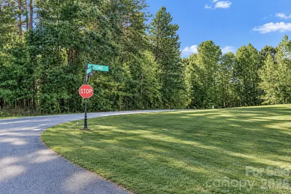 142 Cheyenne LN, Statesville, NC 28677